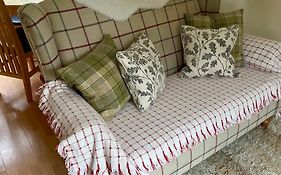 Charming Just Renovated 2 Bed Cottage In The Centre Of Village